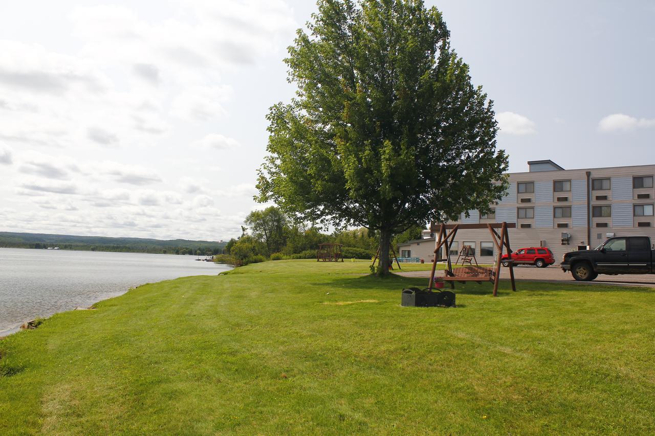 Baraga Lakeside Inn Esterno foto